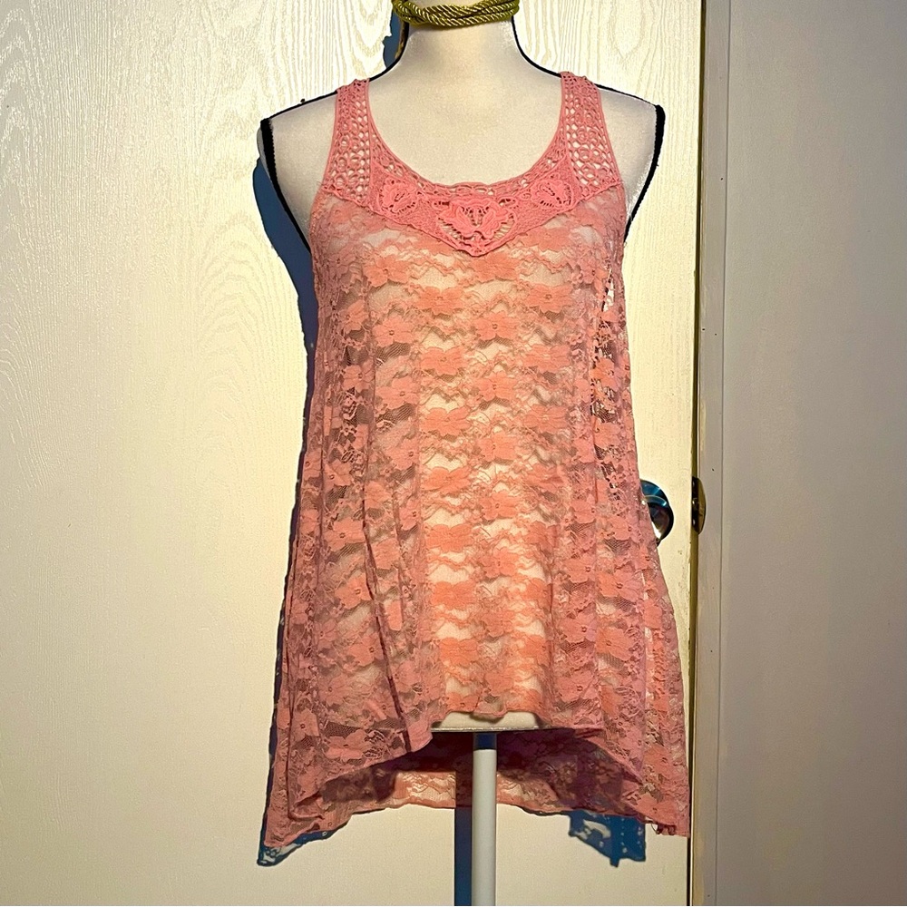 WALLFLOWER Lace Hi Lo Sleeveless Top
A28